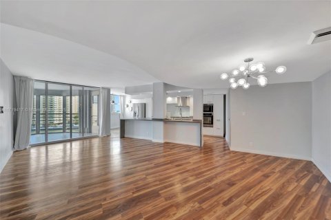 Condominio en venta en Hallandale Beach, Florida, 2 dormitorios, 131.92 m2 № 1470778 - foto 13