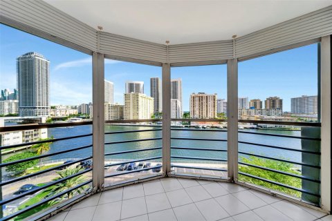 Condominio en venta en Hallandale Beach, Florida, 2 dormitorios, 131.92 m2 № 1470778 - foto 2