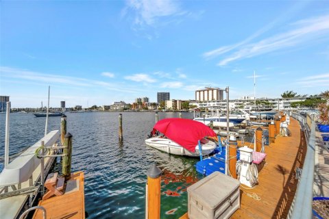 Condominio en venta en Hallandale Beach, Florida, 2 dormitorios, 131.92 m2 № 1470778 - foto 30