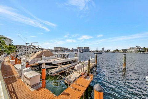 Condominio en venta en Hallandale Beach, Florida, 2 dormitorios, 131.92 m2 № 1470778 - foto 29