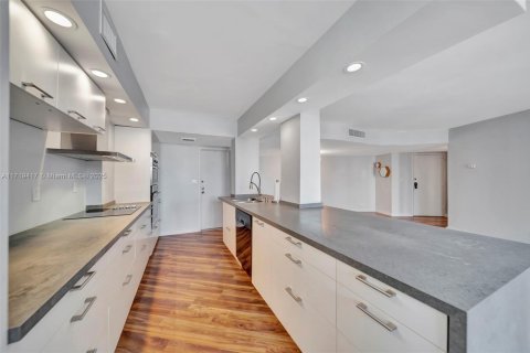 Condominio en venta en Hallandale Beach, Florida, 2 dormitorios, 131.92 m2 № 1470778 - foto 8
