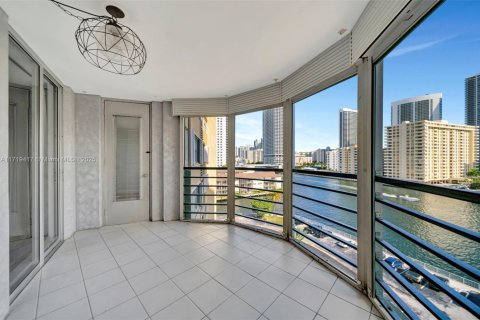Condominio en venta en Hallandale Beach, Florida, 2 dormitorios, 131.92 m2 № 1470778 - foto 3