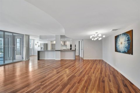 Condominio en venta en Hallandale Beach, Florida, 2 dormitorios, 131.92 m2 № 1470778 - foto 14