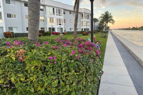 Condominio en venta en Boynton Beach, Florida, 1 dormitorio, 88.26 m2 № 1992783 - foto 29