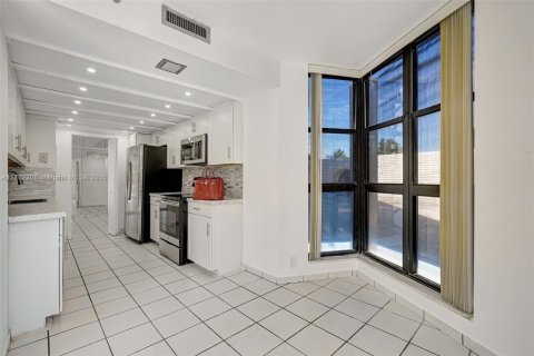 Condominio en venta en Miami, Florida, 3 dormitorios, 170.57 m2 № 1691696 - foto 21