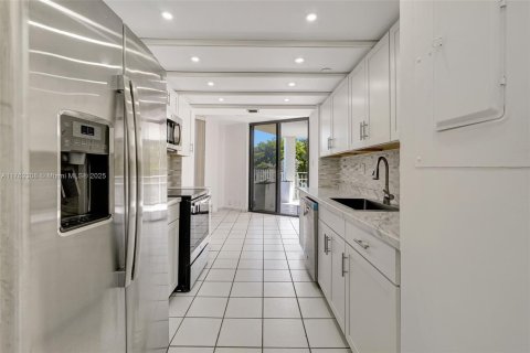 Condominio en venta en Miami, Florida, 3 dormitorios, 170.57 m2 № 1691696 - foto 16
