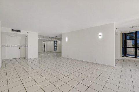 Condominio en venta en Miami, Florida, 3 dormitorios, 170.57 m2 № 1691696 - foto 14