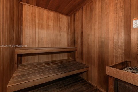 Condo in Miami, Florida, 2 bedrooms  № 1989474 - photo 18