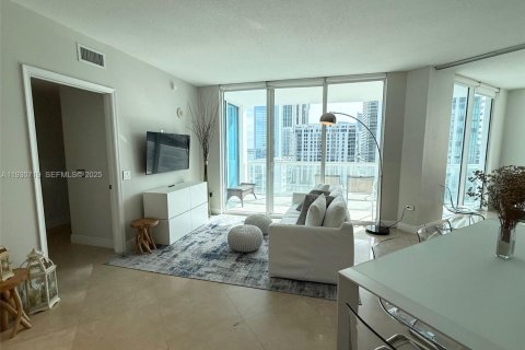 Condo in Miami, Florida, 2 bedrooms  № 1989474 - photo 2