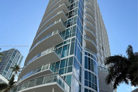 Condo in Miami, Florida, 2 bedrooms  № 1989474 - photo 20