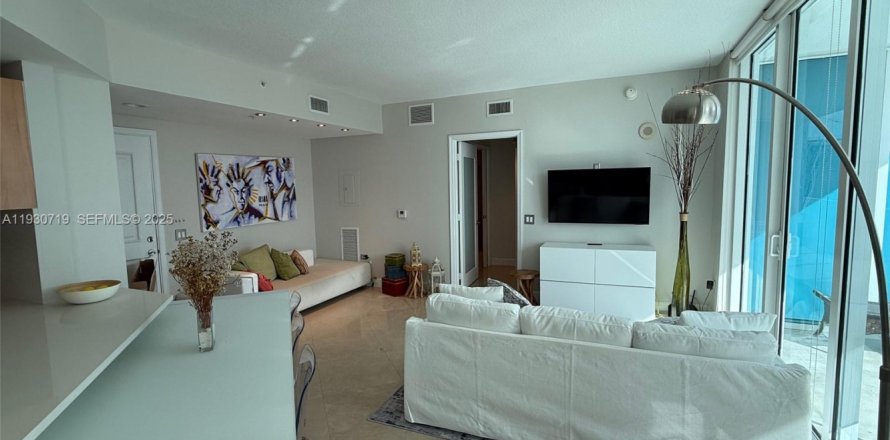 Condo in Miami, Florida, 2 bedrooms  № 1989474