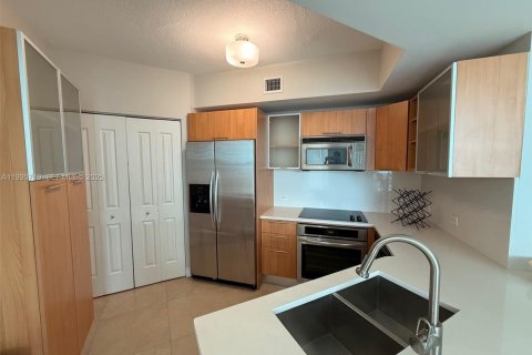 Condo in Miami, Florida, 2 bedrooms  № 1989474 - photo 4