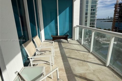 Condo in Miami, Florida, 2 bedrooms  № 1989474 - photo 13