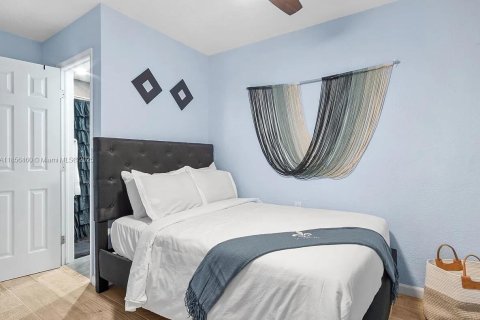 House in Wilton Manors, Florida 3 bedrooms, 152.73 sq.m. № 1890579 - photo 9