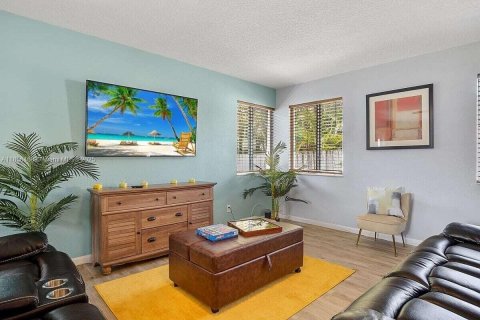 House in Wilton Manors, Florida 3 bedrooms, 152.73 sq.m. № 1890579 - photo 6