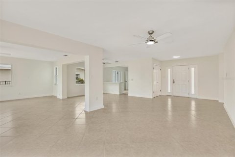 House in Punta Gorda, Florida 3 bedrooms, 167.22 sq.m. № 1772926 - photo 15
