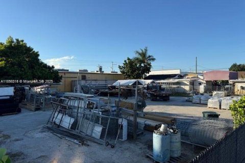 Propiedad comercial en venta en Homestead, Florida № 2080275 - foto 2