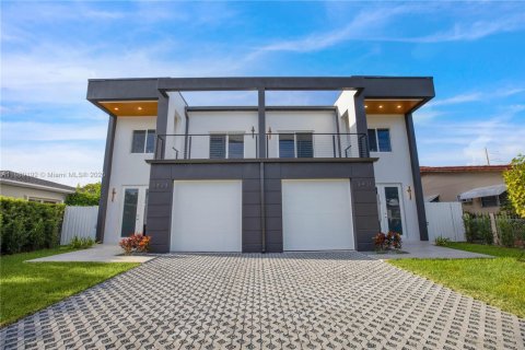 Condominio en venta en Miami, Florida, 3 dormitorios, 172.05 m2 № 1925477 - foto 1