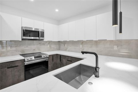 Condominio en venta en Miami, Florida, 3 dormitorios, 172.05 m2 № 1925477 - foto 8