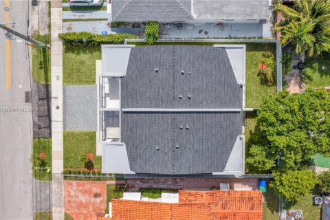 Condominio en venta en Miami, Florida, 3 dormitorios, 172.05 m2 № 1925477 - foto 28