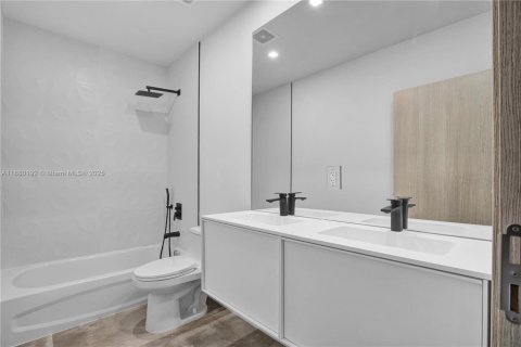 Condominio en venta en Miami, Florida, 3 dormitorios, 172.05 m2 № 1925477 - foto 21