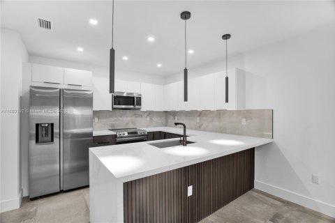 Condominio en venta en Miami, Florida, 3 dormitorios, 172.05 m2 № 1925477 - foto 6