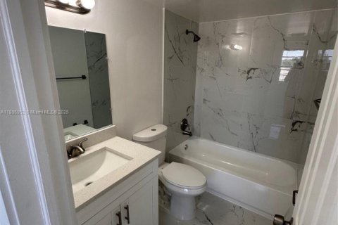 Снять в аренду кондоминиум в Корал-Спрингс, Флорида 2 спальни, 71.35м2, № 1965805 - фото 19