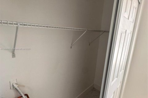 Снять в аренду кондоминиум в Корал-Спрингс, Флорида 2 спальни, 71.35м2, № 1965805 - фото 21