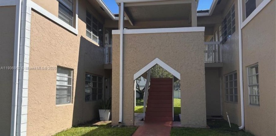 Кондоминиум с 2 спальнями в Корал-Спрингс, Флорида № 1965805