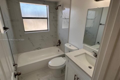 Снять в аренду кондоминиум в Корал-Спрингс, Флорида 2 спальни, 71.35м2, № 1965805 - фото 15