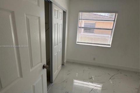 Снять в аренду кондоминиум в Корал-Спрингс, Флорида 2 спальни, 71.35м2, № 1965805 - фото 14