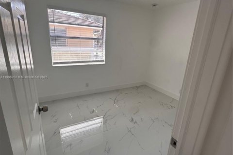 Снять в аренду кондоминиум в Корал-Спрингс, Флорида 2 спальни, 71.35м2, № 1965805 - фото 13