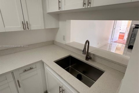 Снять в аренду кондоминиум в Корал-Спрингс, Флорида 2 спальни, 71.35м2, № 1965805 - фото 9