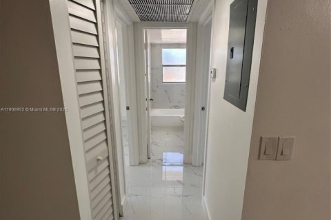 Снять в аренду кондоминиум в Корал-Спрингс, Флорида 2 спальни, 71.35м2, № 1965805 - фото 12