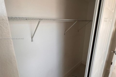 Снять в аренду кондоминиум в Корал-Спрингс, Флорида 2 спальни, 71.35м2, № 1965805 - фото 20