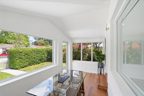 House in Miami, Florida 2 bedrooms, 75.34 sq.m. № 2046549 - photo 11