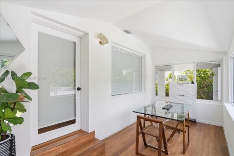 House in Miami, Florida 2 bedrooms, 75.34 sq.m. № 2046549 - photo 9