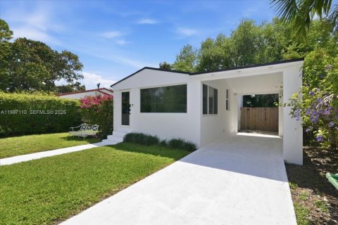 House in Miami, Florida 2 bedrooms, 75.34 sq.m. № 2046549 - photo 5