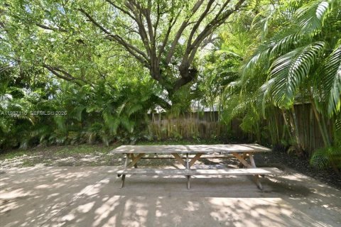 House in Miami, Florida 2 bedrooms, 75.34 sq.m. № 2046549 - photo 7