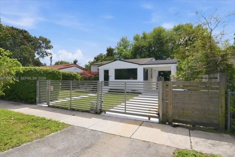 House in Miami, Florida 2 bedrooms, 75.34 sq.m. № 2046549 - photo 3