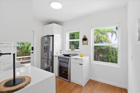House in Miami, Florida 2 bedrooms, 75.34 sq.m. № 2046549 - photo 19