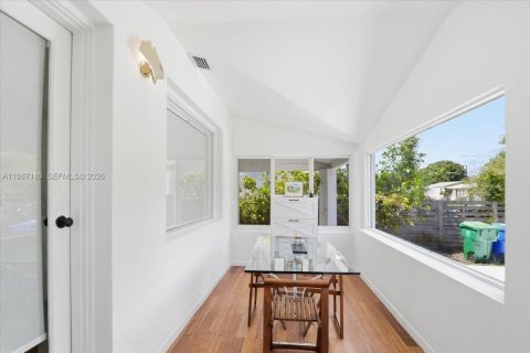 House in Miami, Florida 2 bedrooms, 75.34 sq.m. № 2046549 - photo 10