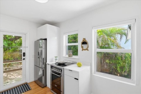 House in Miami, Florida 2 bedrooms, 75.34 sq.m. № 2046549 - photo 21