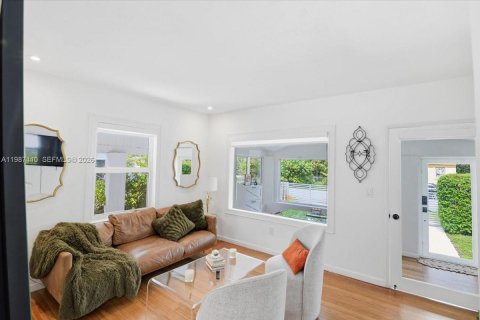 House in Miami, Florida 2 bedrooms, 75.34 sq.m. № 2046549 - photo 14