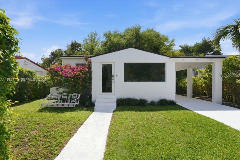 House in Miami, Florida 2 bedrooms, 75.34 sq.m. № 2046549 - photo 4