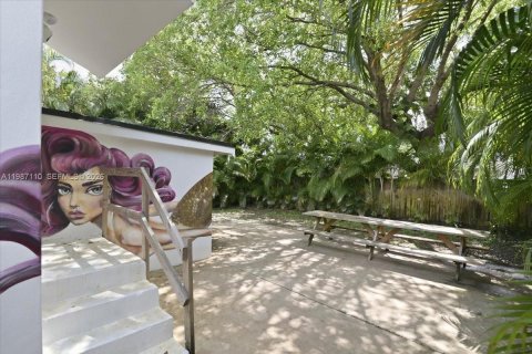 House in Miami, Florida 2 bedrooms, 75.34 sq.m. № 2046549 - photo 6