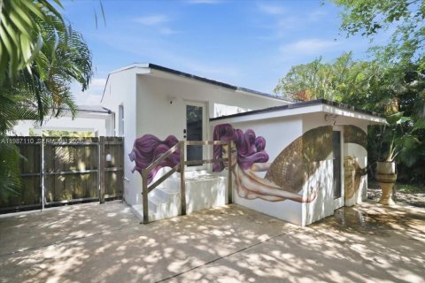 House in Miami, Florida 2 bedrooms, 75.34 sq.m. № 2046549 - photo 8