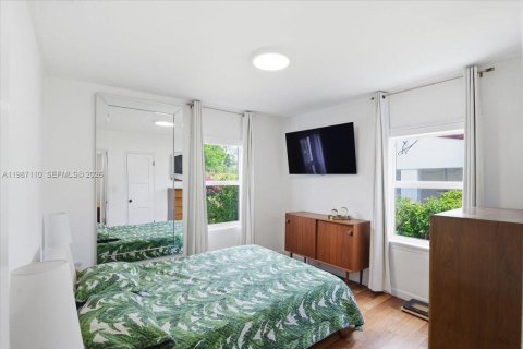 House in Miami, Florida 2 bedrooms, 75.34 sq.m. № 2046549 - photo 29