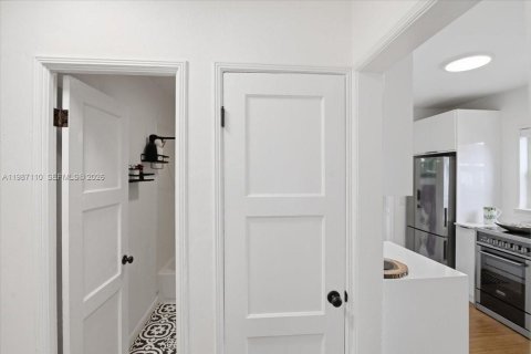 House in Miami, Florida 2 bedrooms, 75.34 sq.m. № 2046549 - photo 18