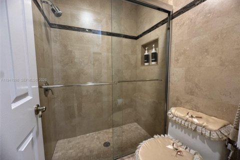 Casa en venta en Weston, Florida, 4 dormitorios, 231.51 m2 № 1998375 - foto 28